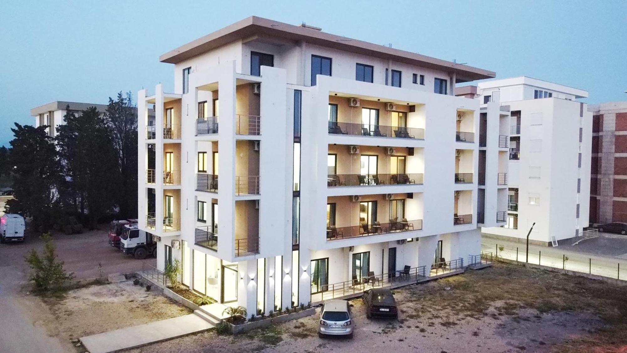 Supreme Luxury Aparthotel Улцин Екстериор снимка