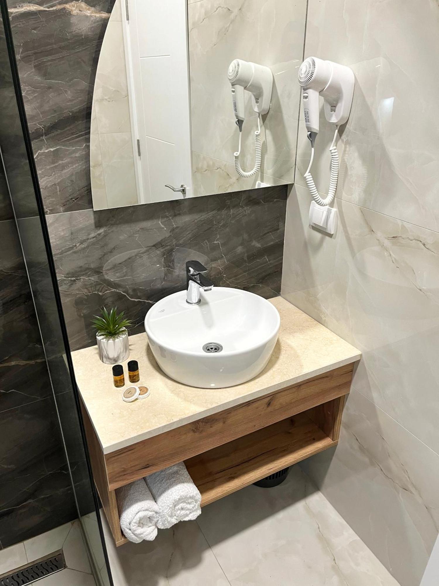 Supreme Luxury Aparthotel Улцин Екстериор снимка